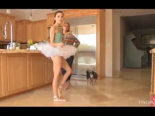 Claire shes egy balerina és brought neki ballet
