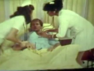 いたずらな ぬれた 看護師 吸う 軸 と ファック で ホット ビンテージ 異人種間の セックス クリップ シーン