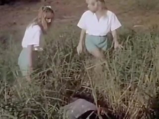 Klasický dospělý klip film v the lesní s dva dámy
